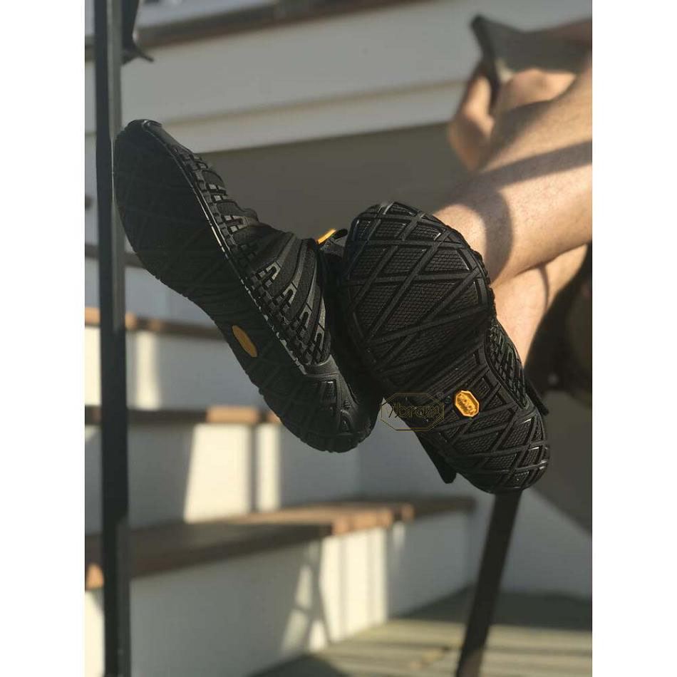 Men's Vibram Furoshiki Knit High Shoes Black | CA_K82