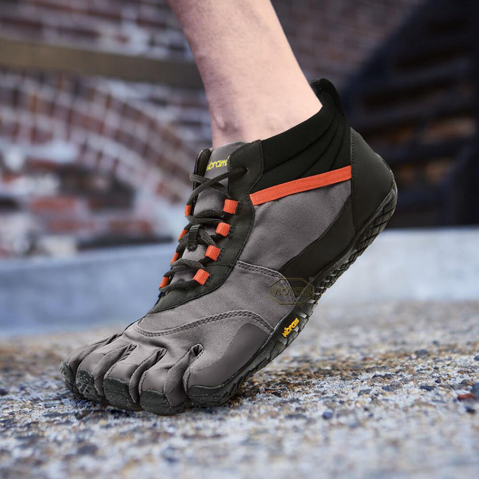 Men's Vibram V-Trek Insulated Hiking Shoes Black / Grey / Red | CA_V18